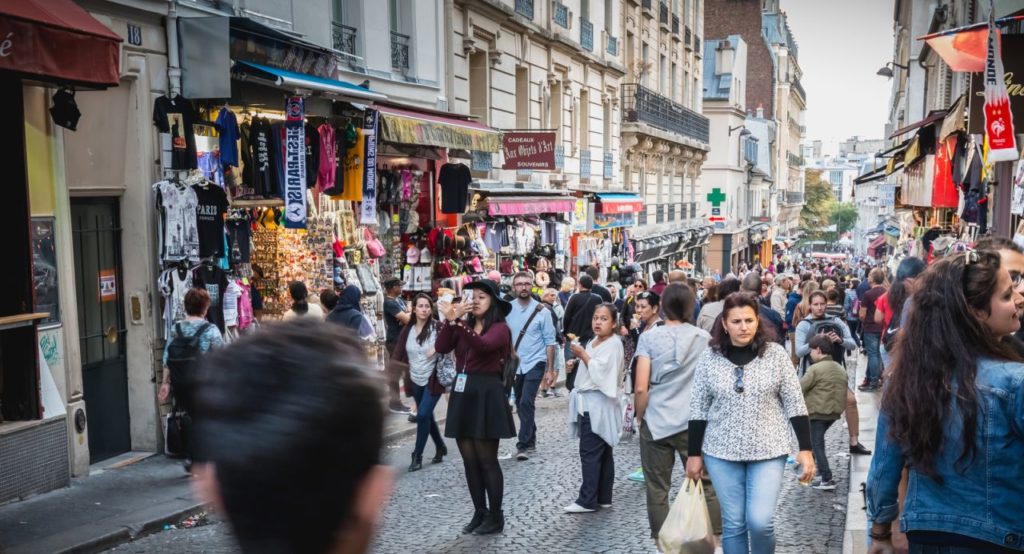 How safe is Paris for tourists - Montmartre street