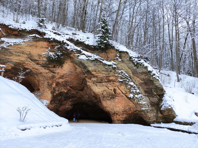Пещера Гутманис