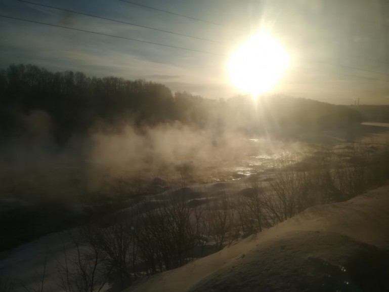Восход солнца в поезде из Санкт-Петербурга в Мурманск.