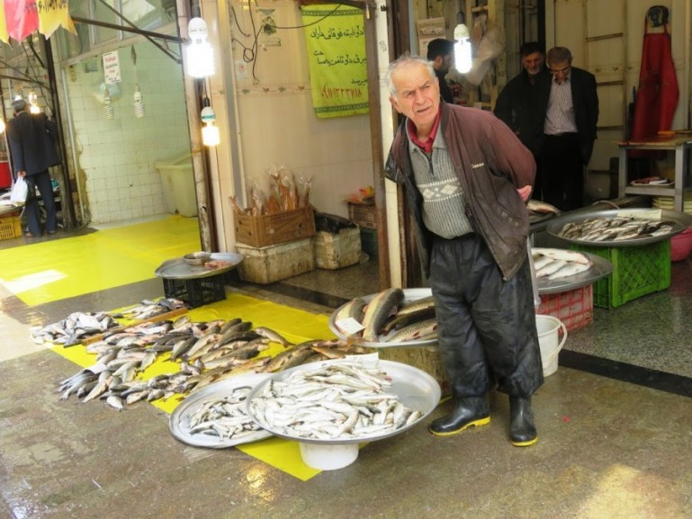 Каспийская рыба на базаре в Раште