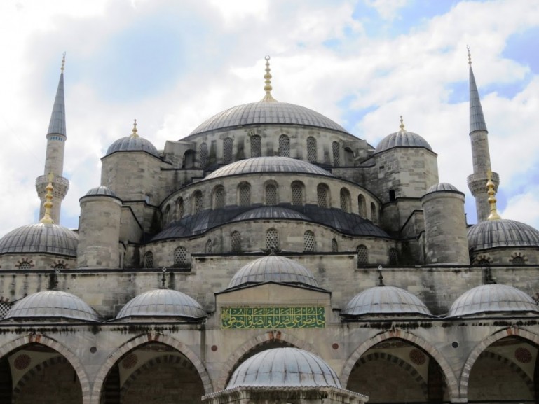 Голубая мечеть — самая красивая мечеть в Стамбуле, и она должна быть частью любого стамбульского маршрута.