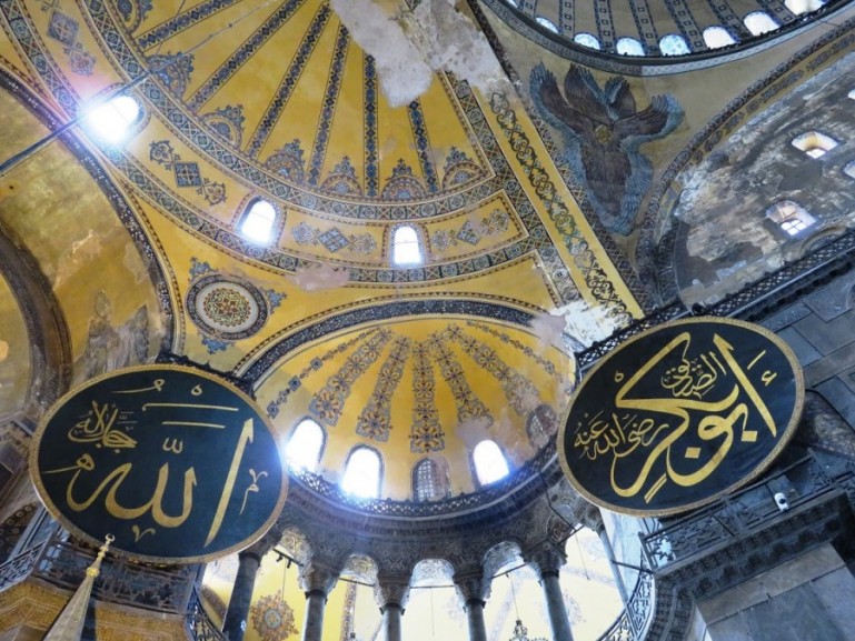 Внутри собора Святой Софии в Стамбуле