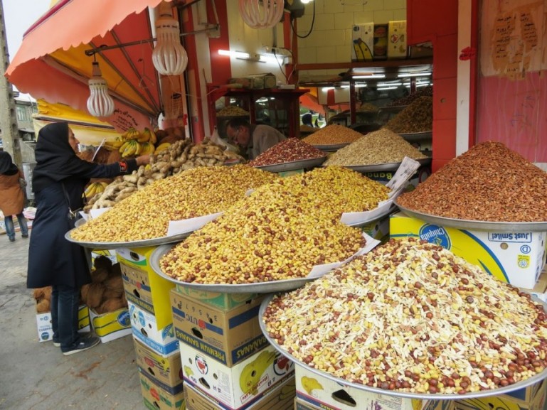 орехи на базаре Хамадан