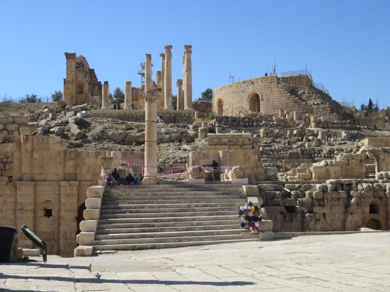 Храм Зевса в Джераше Иордания
