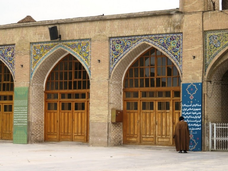 Украшения эпохи Каджаров на базаре в Казвине, Иран