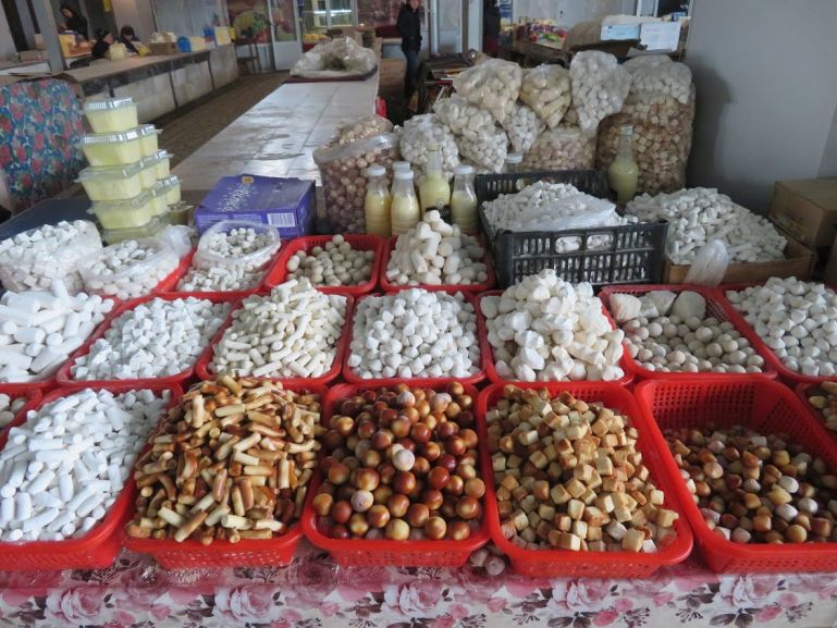 Курут на таджикском базаре