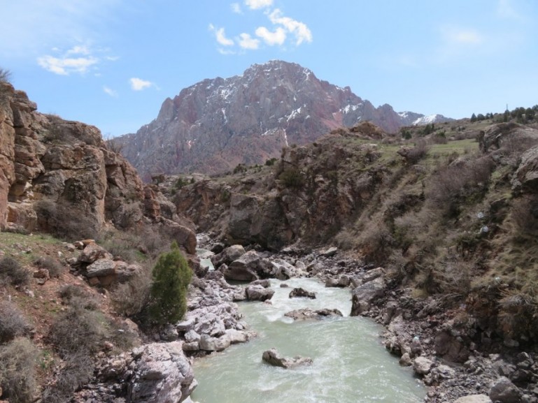 Фанские горы – одно из главных мест отдыха в Таджикистане.