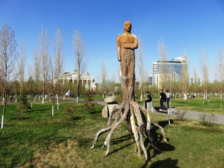 Парк влюбленных в Нурсултан Астана