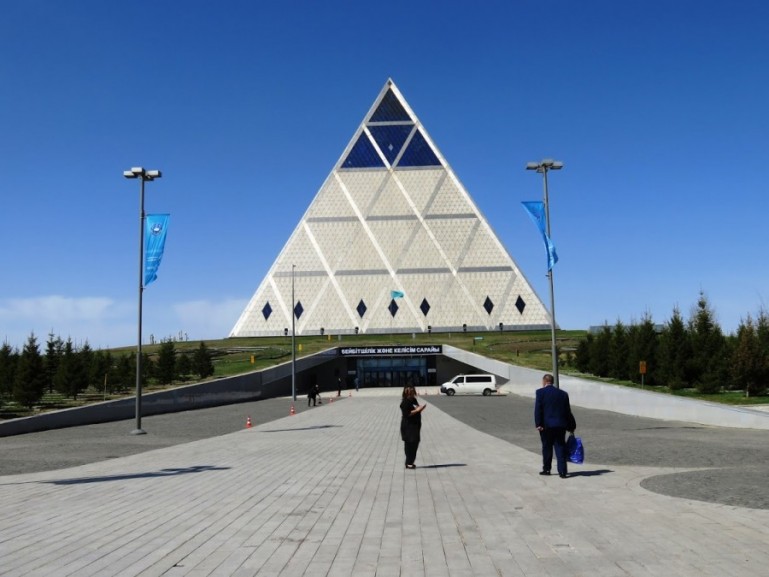 Дворец мира и согласия в Нурсултан Астана