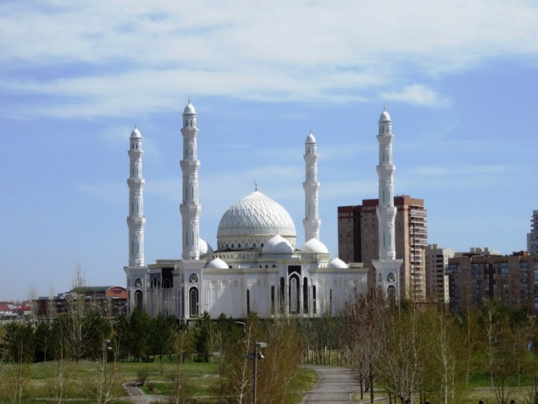 Посещение мечети Хазрат Султан – одно из главных занятий в Нурсултан Астана.
