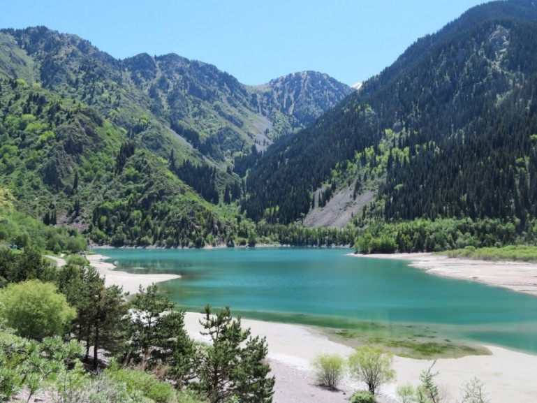 Озеро Иссык в Казахстане 