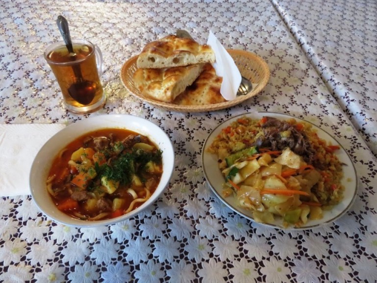 Казахская еда на базаре в Шымкенте Казахстан